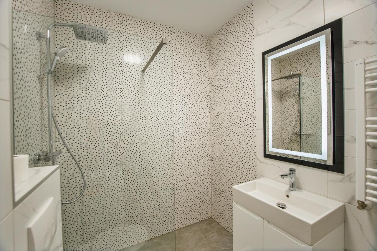 Fantastic Apartment At Prima Residence Oradea Ngoại thất bức ảnh
